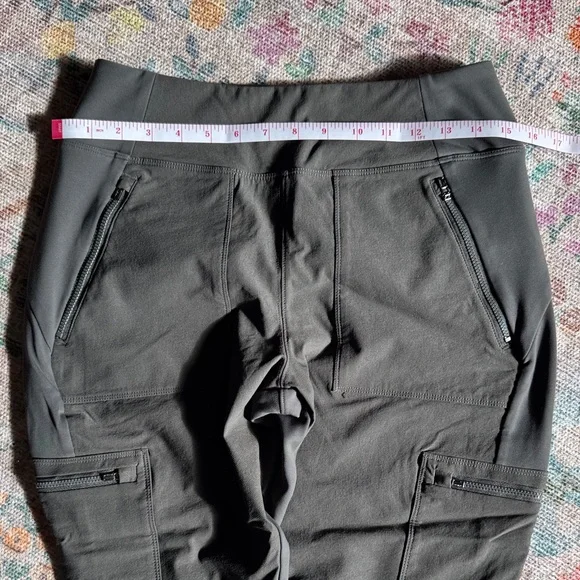 Athleta Olive Green Headland Cargo Leggings Women’s 10 Like New - Picture 3 of 9